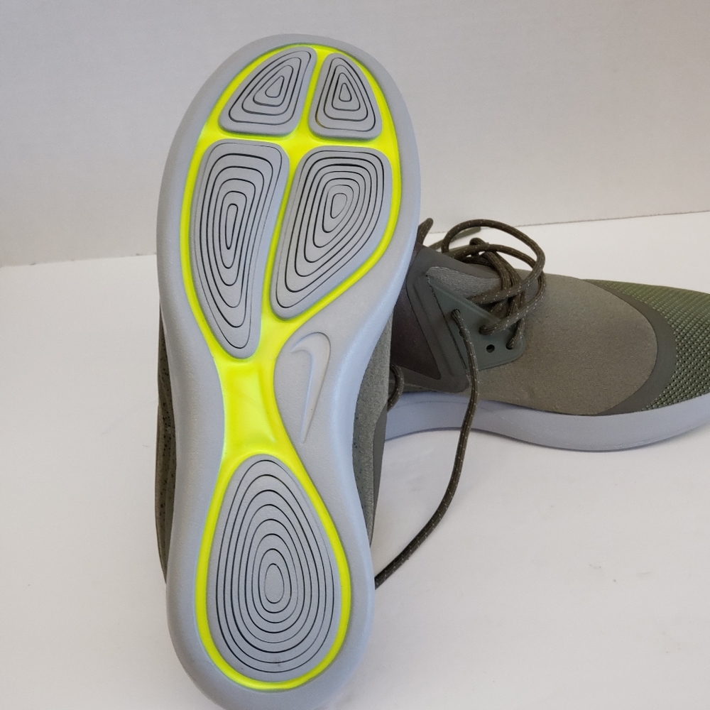 Men Nike Shoes - Picture 4 of 4